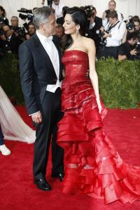 CEMzsqOUgAE-cKL.jpg-large